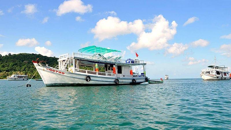 tau-cau-ca-lan-ngam-san-ho-phu-quoc